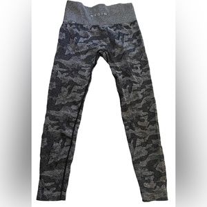 NVGTN seamless leggings, size large, dark grey camo